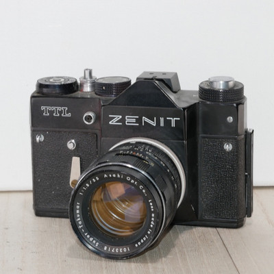 Zenit TTL 35mm Film Camera W Takumar 55mm 1.8 Lens USSR made SHUTTER FIRES