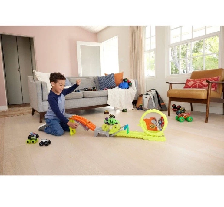 Hot Wheels Monster Trucks Power Smashers Charge & Chase Challenge Track Set - Image 2 of 4