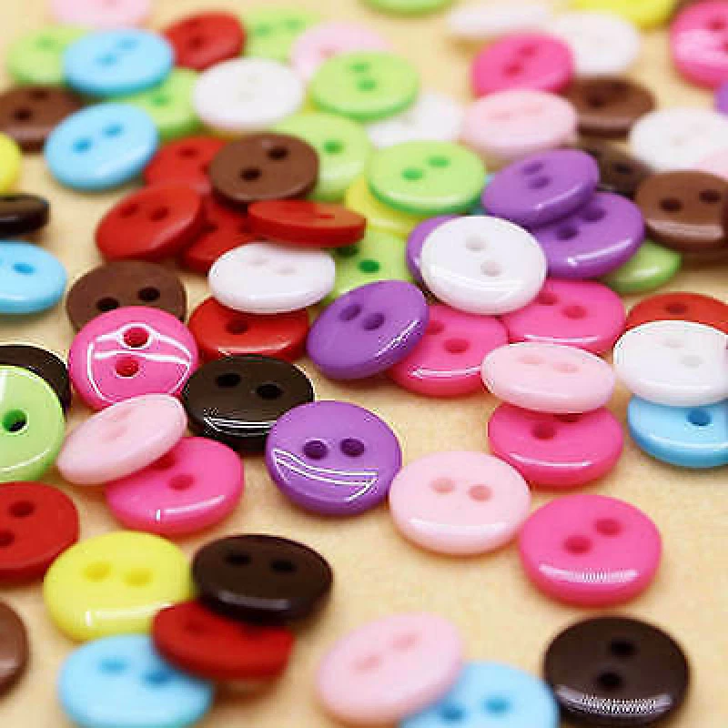 100Pcs 8-25mm Bag of Buttons Job Lot Assorted Colours Sizes Small Buttons - Image 2 of 4