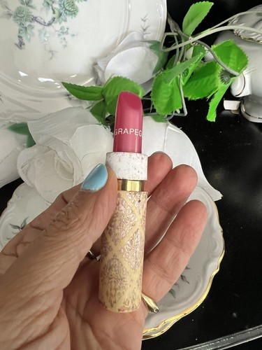 VINTAGE REVLON  LIPSTICK STORE DISPLAY COLLECTIBLE  GRAPEGLASS NEW - Afbeelding 2 van 6