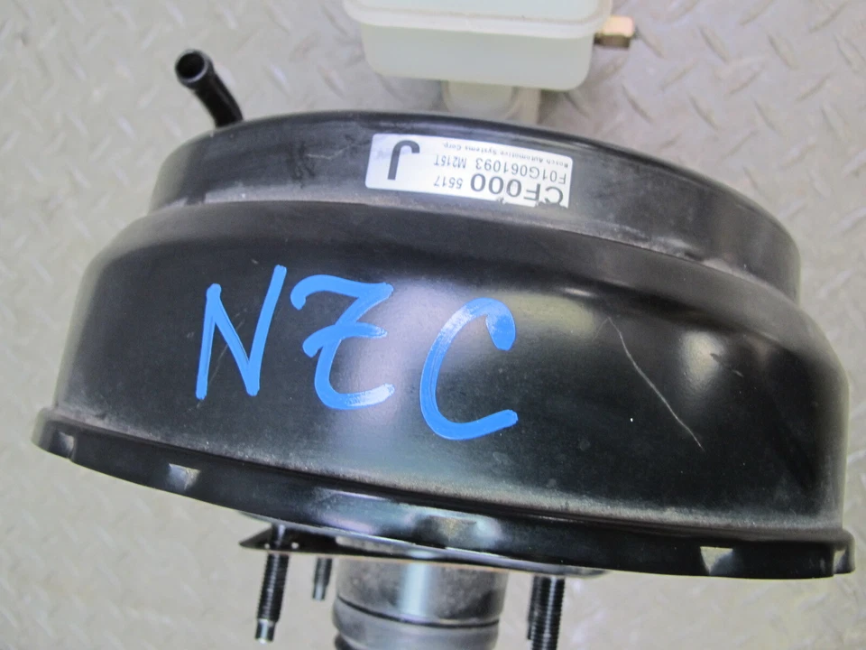 Nissan 350Z Conv GT 2005 M/T freno cilindro maestro refuerzo depósito de líquido OEM Foto 2 de 4