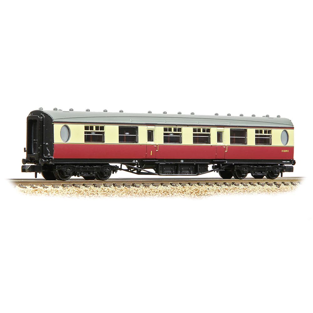 Graham Farish 376-226B N Gauge BR Thompson Comp Corr Coach Crim/Crm