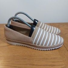 CLARKS Ultimate Comfort Collection Shoes Beige Slip-On Size UK 7 D Used 