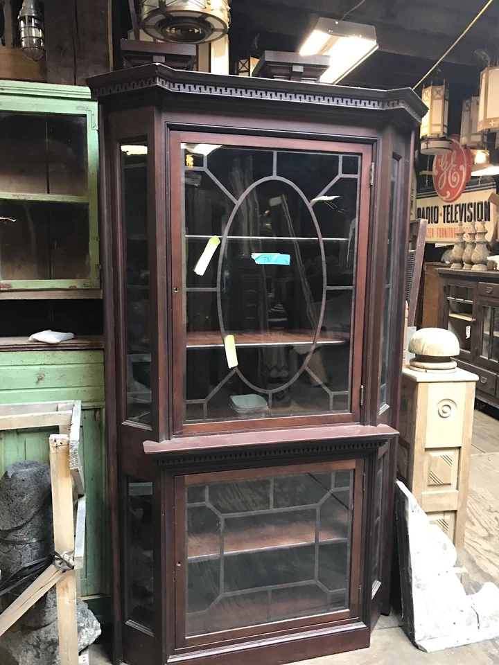 Antiguo armario esquinero vintage de caoba. Envía cremallera para envío Foto 2 de 4