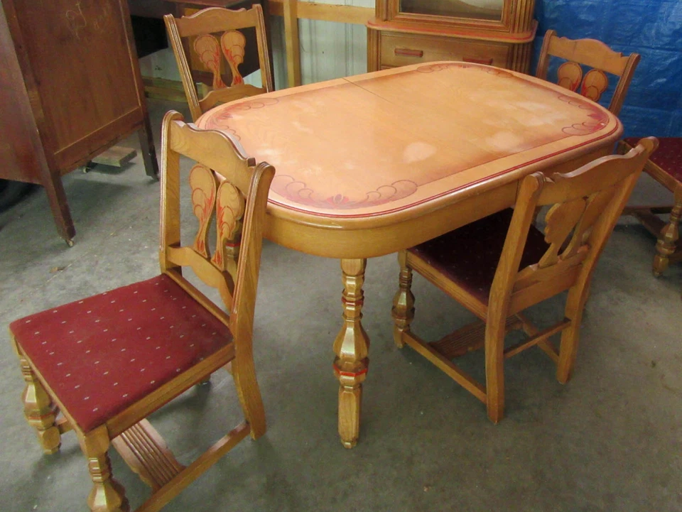 Juego de muebles de cocina/comedor vintage de roble blanco con adornos rojos: 9 piezas Foto 4 de 4
