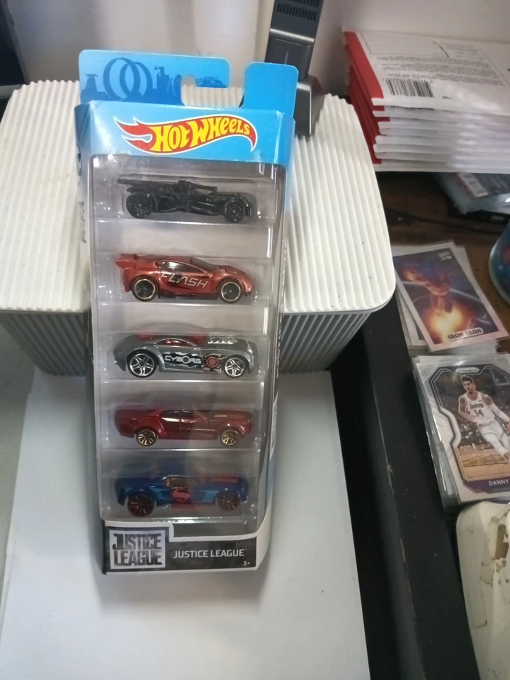 Hot Wheels - 5 pack- Justice League - FKT50 - image 2 of 4