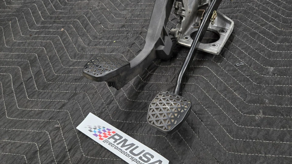 91-99 BMW E36 323 328 M3 Z3 Manual Transmission Clutch Pedal Pad Assembly OEM✅ - Image 2 of 4