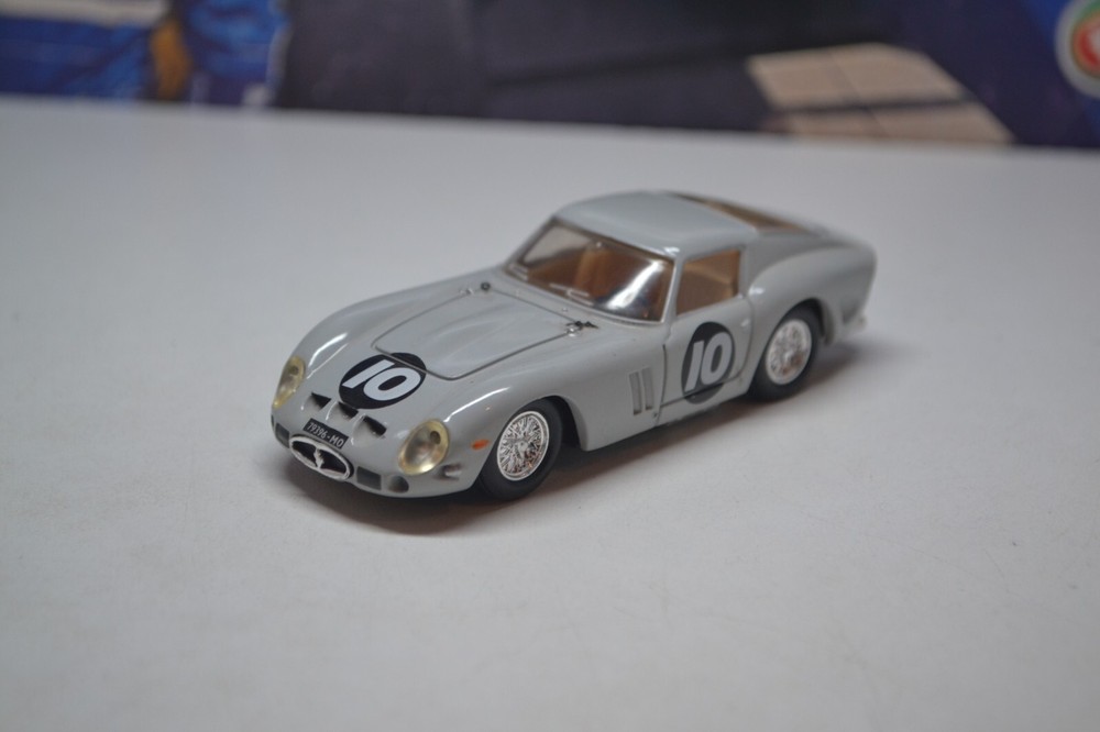 CORGI - FERRARI 250 GTO RACE CAR #10 GREY - 1:43 SCALE MODEL CAR UNBOXED
