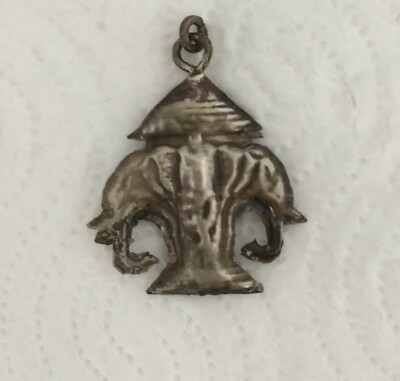 Pendentif Vintage Années 1950 - Double éléphants Sous Baldaquin En Métal Argenté - 3,5x4,1 Cm - Occasion