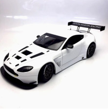 AutoArt 1:18 Aston Martin V12 VANTAGE GT3 2013 Alloy Diecast Car Model Kids Toys