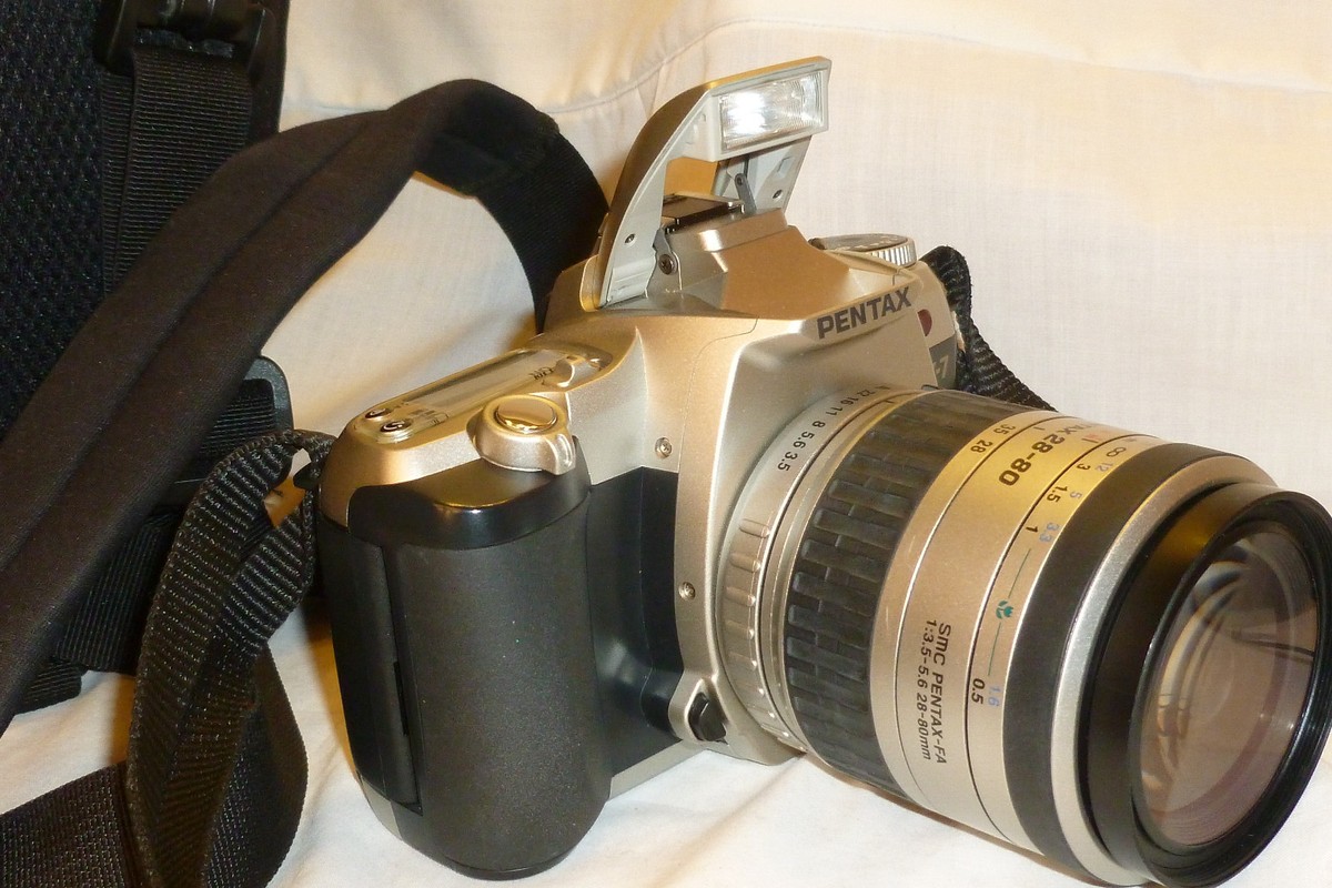 Pentax ZX-7 35mm Film Camera w/ SMC PENTAX-FA 28-80mm LENS +