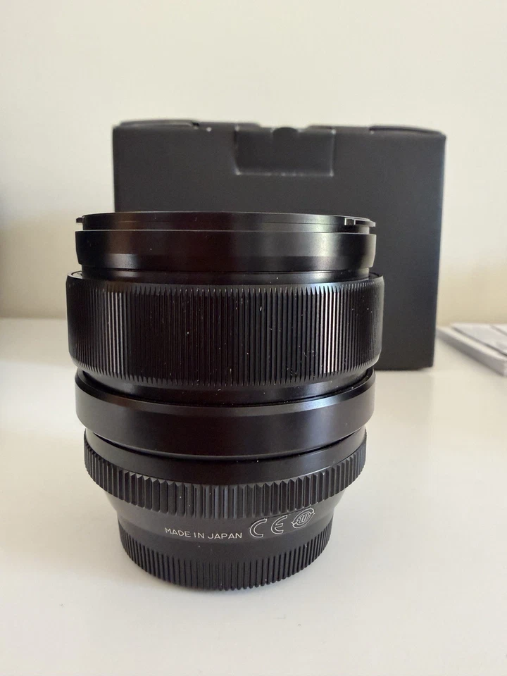 Fujifilm XF 23mm F1.4R lens -with Square Metal Hood JJC LH-JXF23 - image 4 of 4
