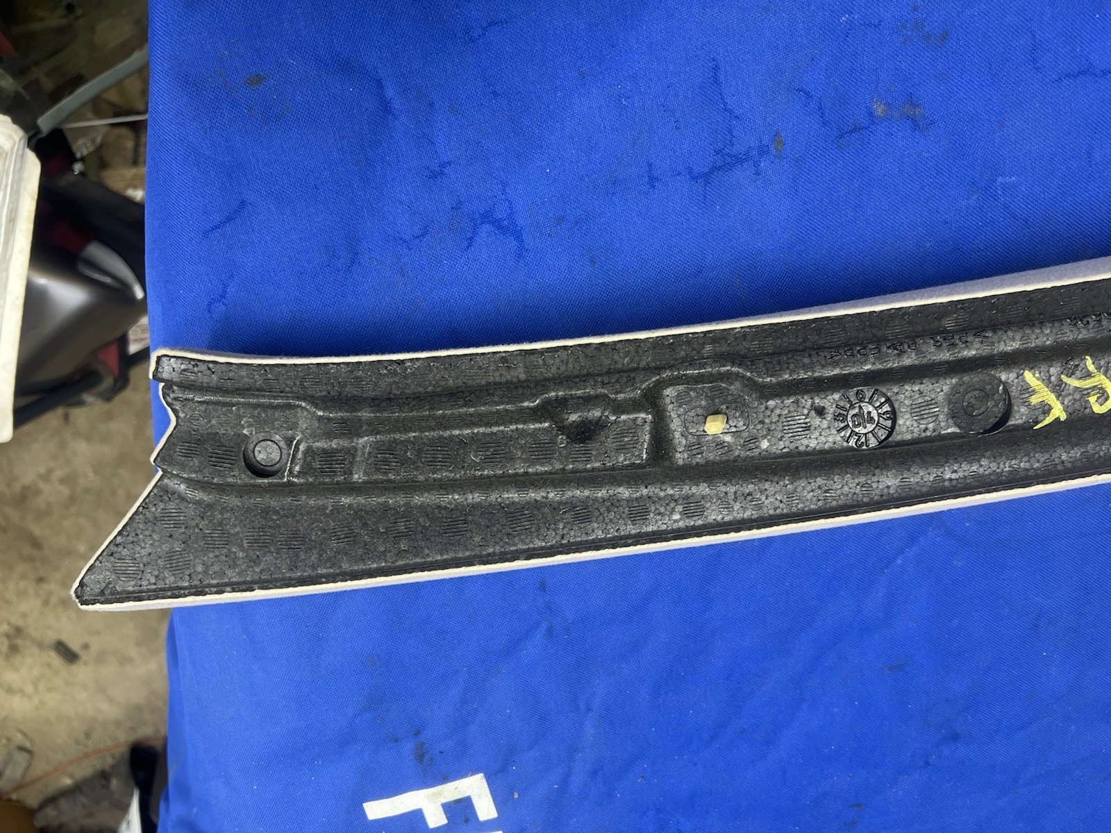 2003-2013 maserati quattroporte RH passengers front gray A-pillar trim panel OEM