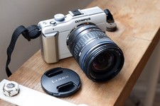 Olympus E-PL1 Mirrorless Camera w/ 4/3 Olympus 14-42mm F3.5-5.6 & Mount Adpater