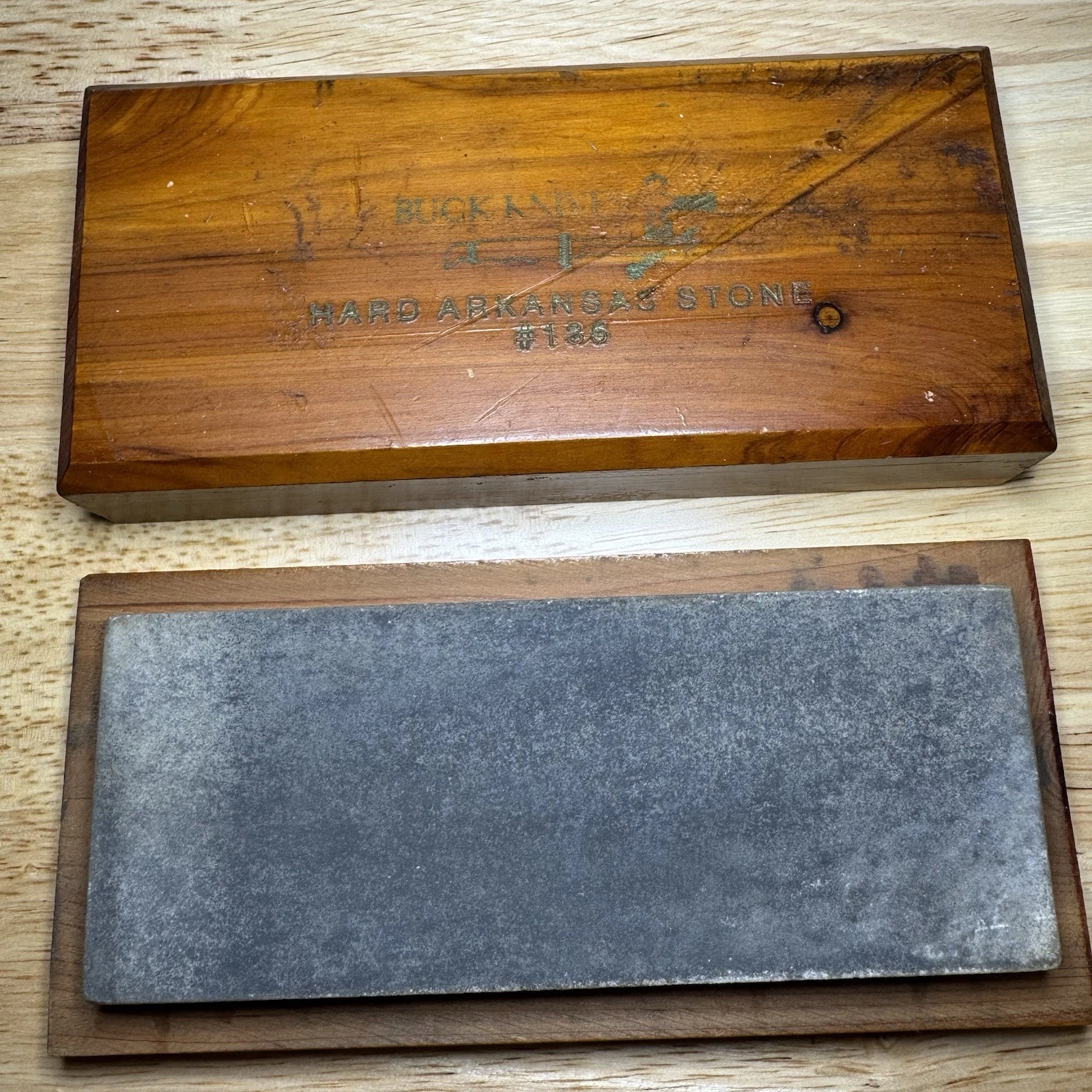 VTG Buck Knives #135 Hard Arkansas Sharpening Stone Wood Box