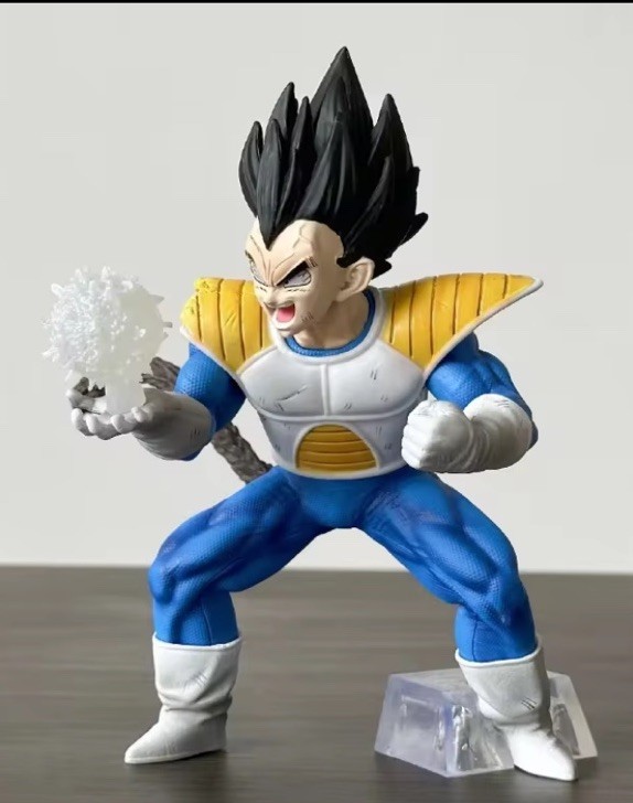 Figurine Dragon Ball Z Vegeta avec finitions premium pour vitrine