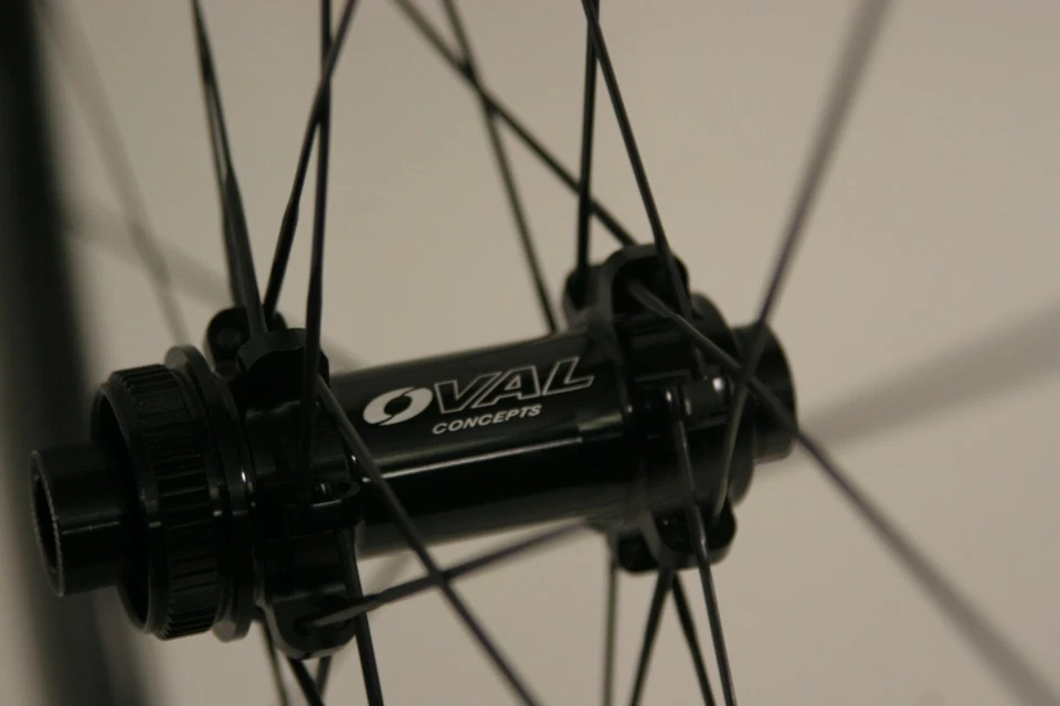 Oval Concepts 950 Disc Tubular 700c Carbon Front Wheel 24h Cntrlk 12x100 TA F558 - Image 4 of 4