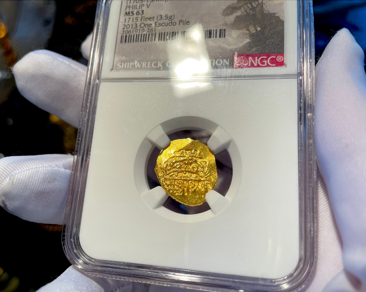 1 ESCUDO PILE 1715 FLEET MEXICO 1705 NGC 63 PIRATE GOLD COINS