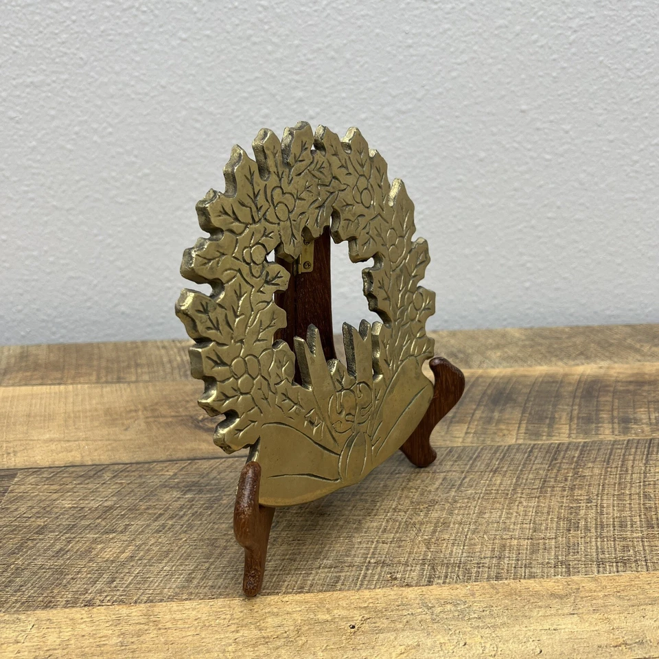 Plato caliente de remache de guirnalda navideña de latón vintage Foto 4 de 4