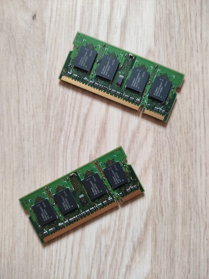1GB (2x512MB) DDR2-400 SODIMM RAM Kit - Infineon HYS64T64020HDL-5-A - Image 2 of 2