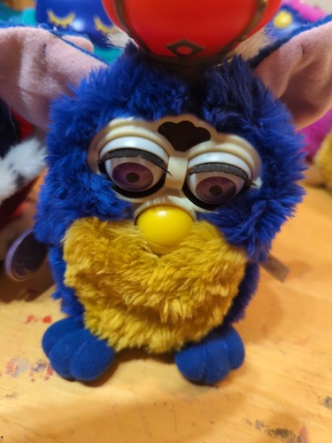 Hasbro Ltd Ed - Your Royal Majesty - Queen & King Electronic Furbys 1998 - Picture 4 of 21