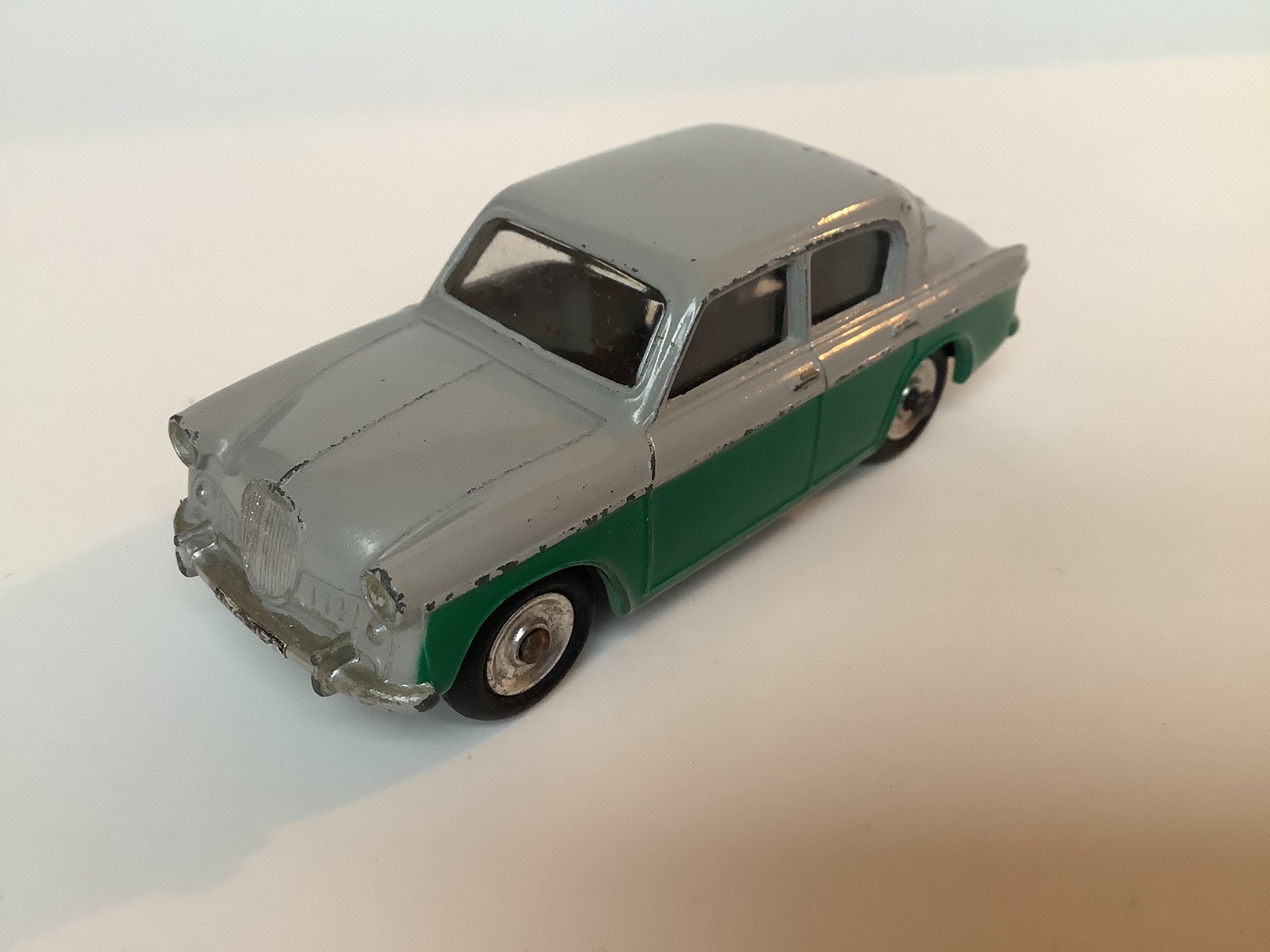 Dinky 168, Singer Gazelle - Free Price Guide & Review