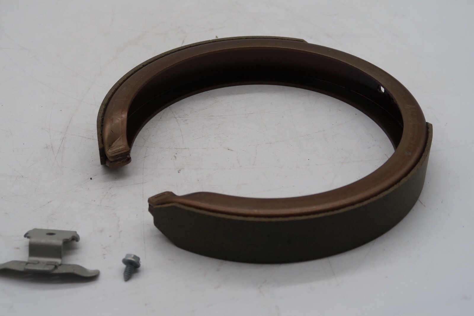 BRAKE SHOE FITS: CADILLAC DEVILLE DTS ESCALADE; CHEVROLET AVALANCHE AVALANCHE image 3