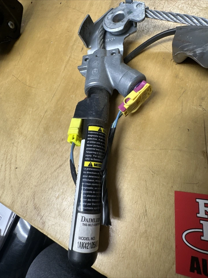 Grand Caravan Town & Country 2005-2007 gris diestro PSGR hebilla de cinturón de seguridad lateral OEM Foto 3 de 4