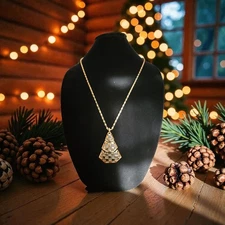 Vintage  CROWN TRIFARI Goldtone Tree Pendant Necklace