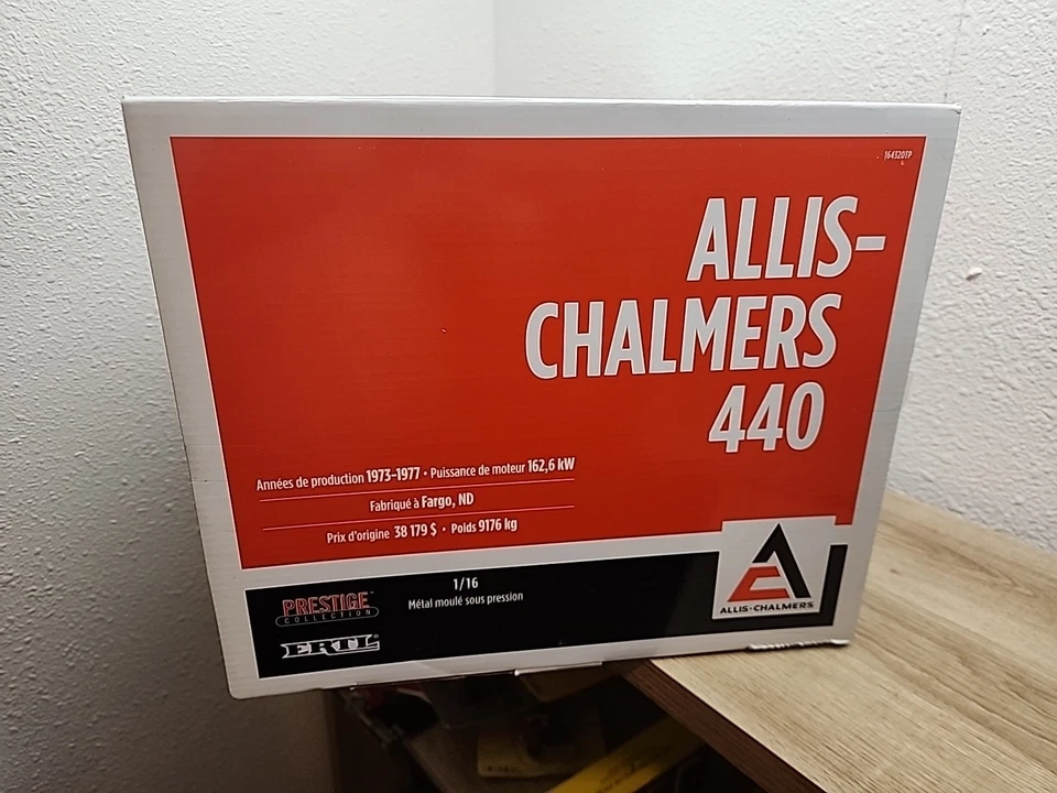 Ertl Allis Chalmers 440 1/16 Scale Tractor - Beige/Black/Orange (16432) - Image 4 of 4