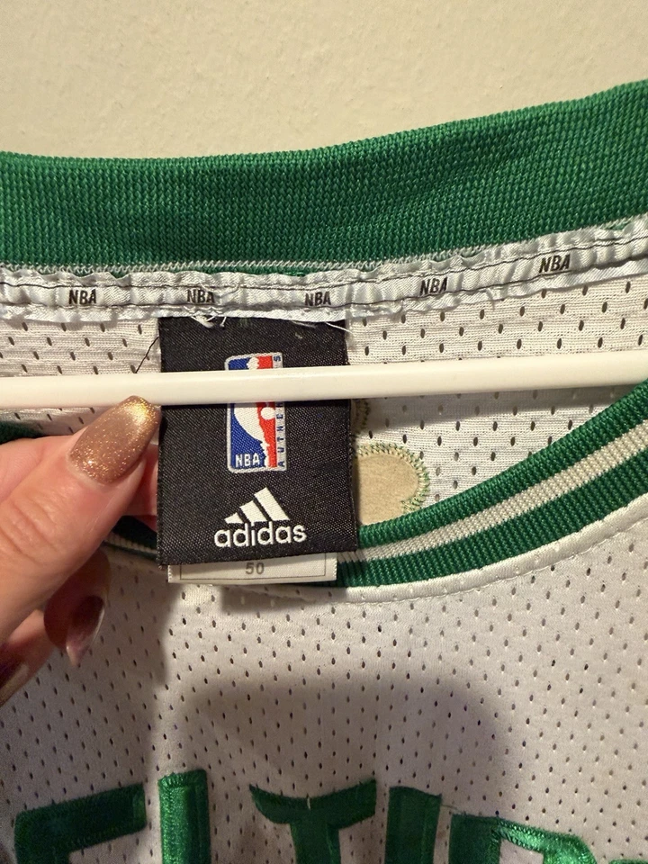 Camiseta Adidas Allen vintage grande para hombre de los Boston Celtics blanca y verde Foto 4 de 4