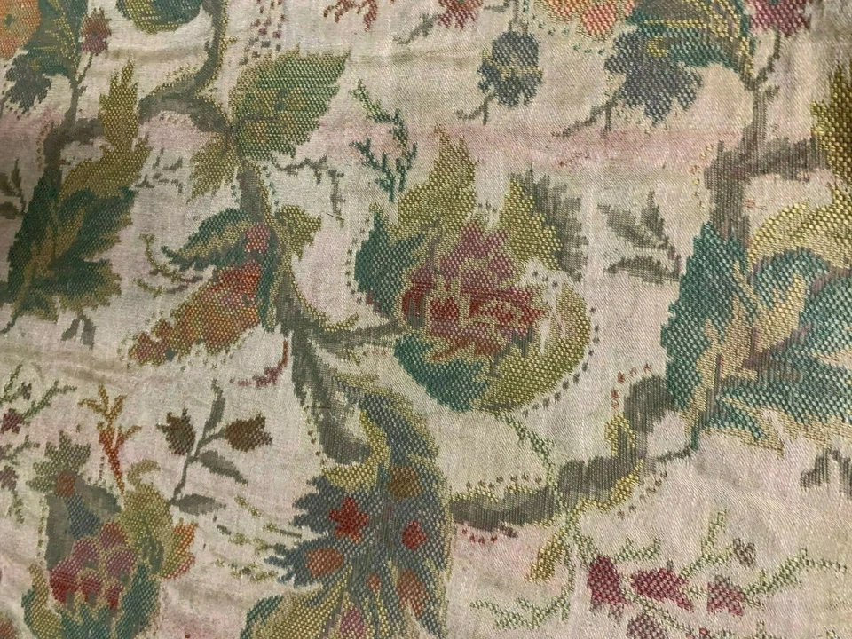 Tessuto Raro e Pregiato Vintage Gobelin con motivo floreale. 99€ Per 2 Metri - Immagine 2 di 4