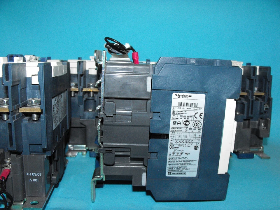 Schneider Electric.TELEMECANIQUE.LC1D956-F7.45KW.BOBINA 100V,50HZ/60HZ.NUEVO. Foto 4 de 4