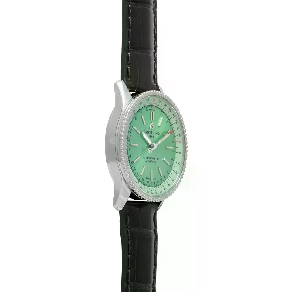 Reloj Breitling Navitimer de acero inoxidable esfera verde y correa 35 mm para dama A17395 Foto 4 de 4