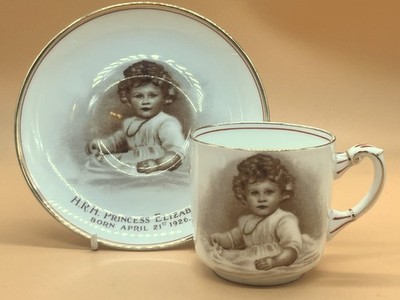 Antike Paragon China H.R.H Queen Elizabeth 11 Geburt am 21.4.26 Teetasse & Untertasse