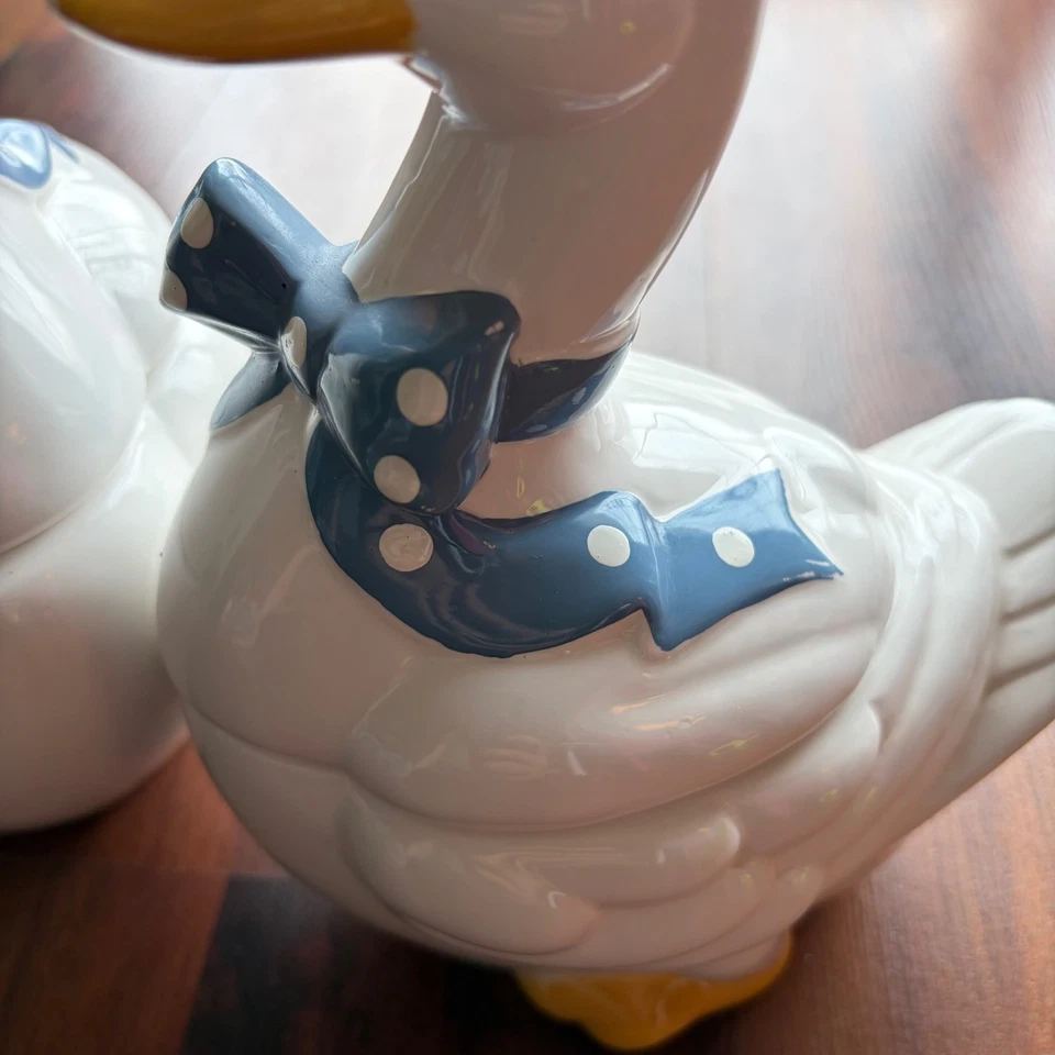 Juego de 2 estatuillas de pato de cerámica azul lunares bufanda sombrero Foto 4 de 4