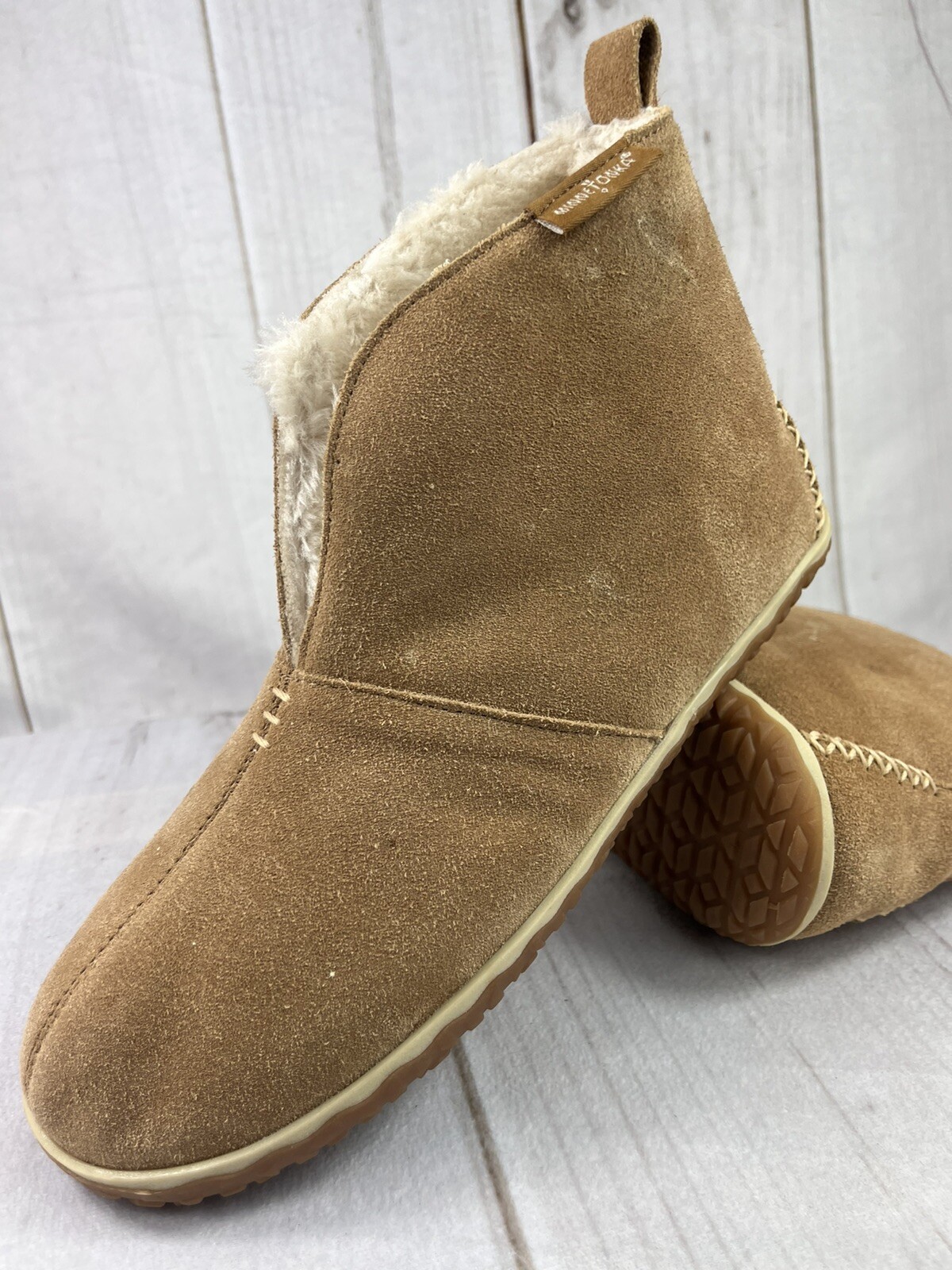 Minnetonka Women's Tucson Suede Pile 