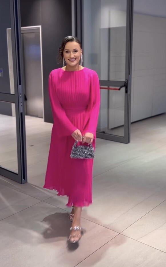 SARAMUKI様 ZARA WOMAN NWT FUCHSIA PLEATED V-NeckMIDI CHIFFON DRESS_7969