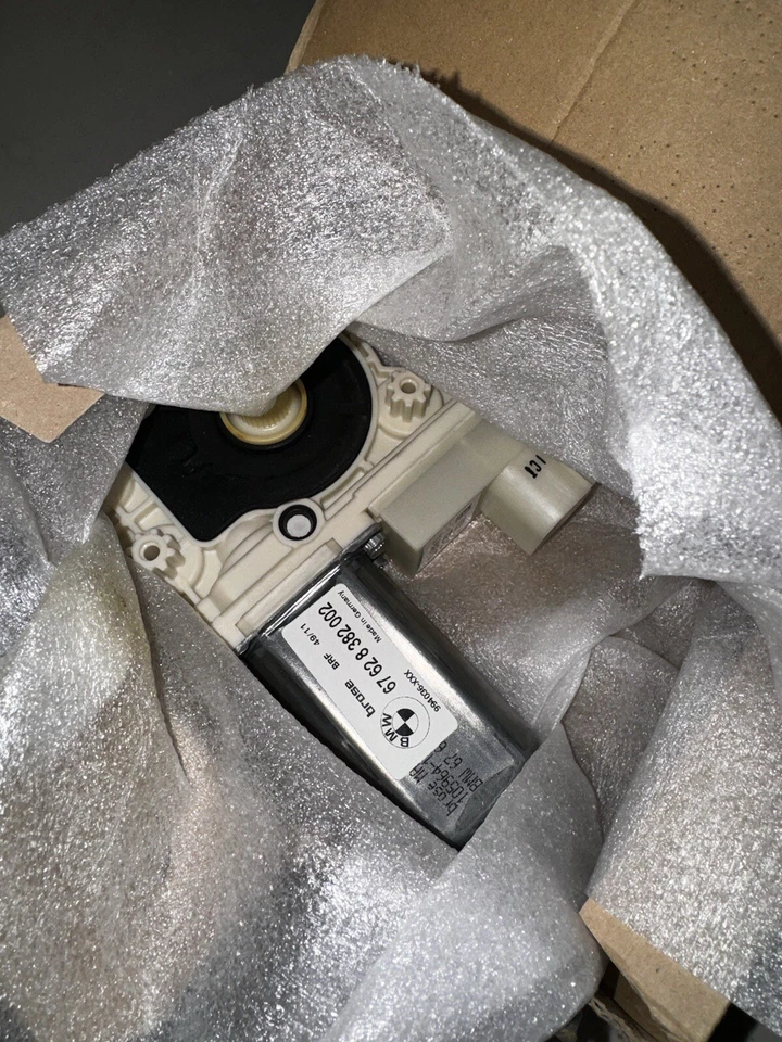 2002-2005 BMW 745i 745Li Rear Right Side Door Power Window Motor 67628382002 OEM - Image 2 of 3