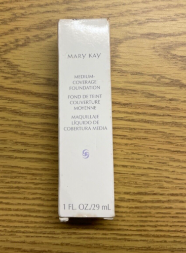 Mary Kay #042012 Medium Coverage Foundation BRONZE 600 (New in Box) - Foto 1 di 3