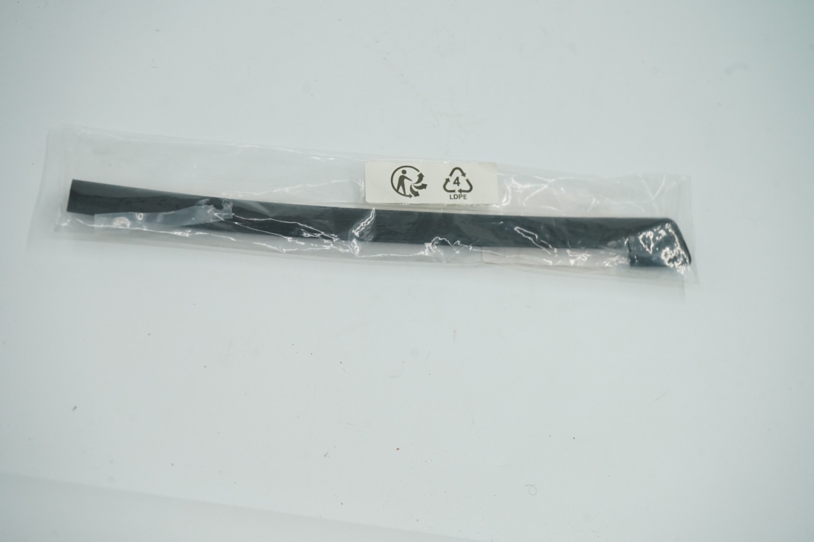 NEW BENTLEY WINDOW SLOT SEAL  | 3W0837901C