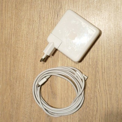 Original Apple USB-C Netzteil Adapter für MacBook - 61W (MRW22ZM/A)