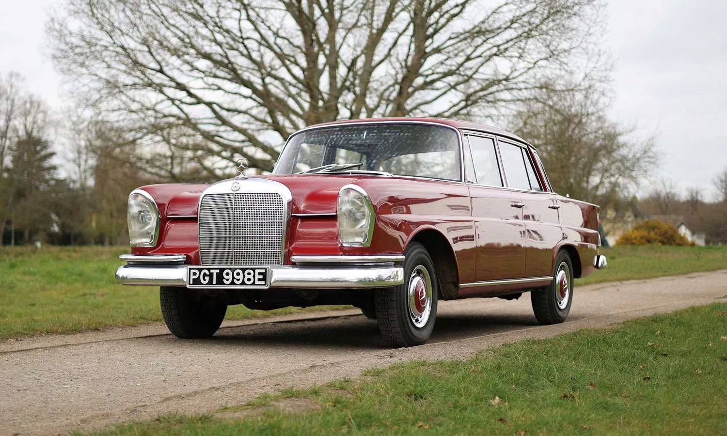 1967 Mercedes Benz 220 Fintail Automatic