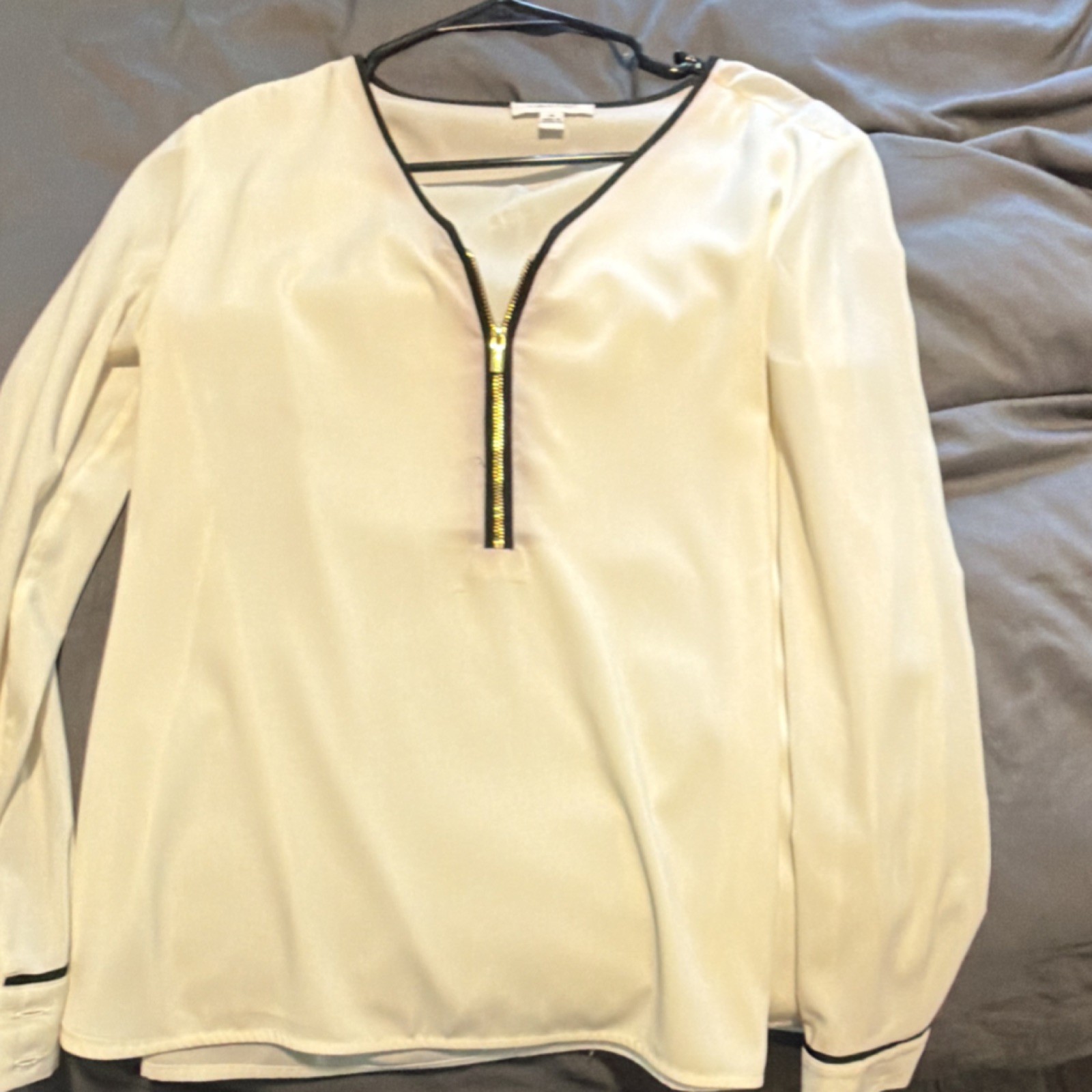 Calvin Klein Ivory Black Zip Front V-Neck Long Sleeve Blouse M