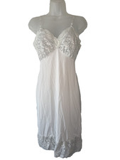 Van Raalte Opaquelon Nylon Full Slip Womens Size 32 Pale Blue Wide Lace Trim VTG