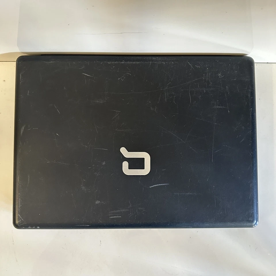 "Laptop HP Compaq Presario F700 de 15,4"" restos/salvamento" Foto 4 de 4