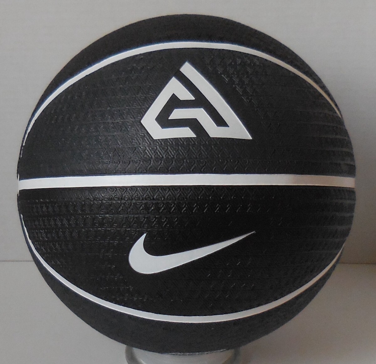 Nike Playground Basketball 2.0 8P Antetokounmpo Anthracite/White