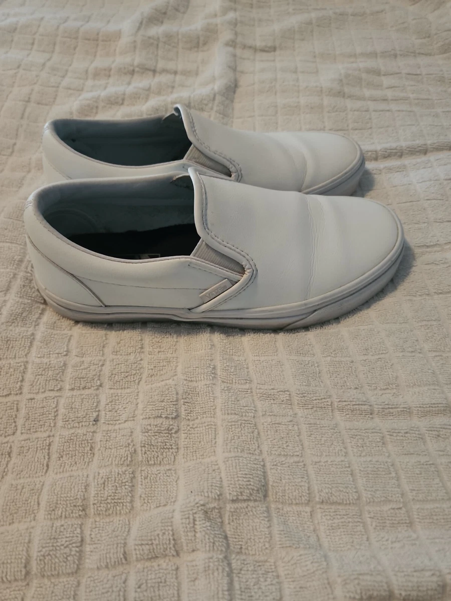Slip on vans 2025 white womens
