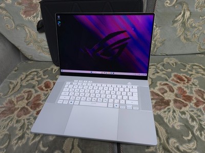 ASUS ROG Zephyrus G16 Ultra 9 285H 64GB 1TB RTX 5090 OLED 240Hz Gaming Laptop