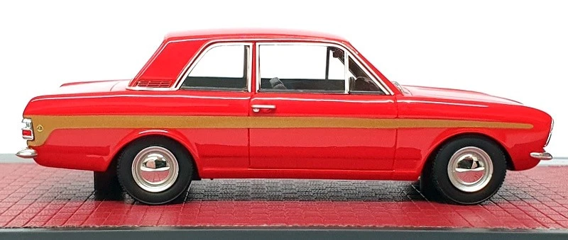 Matrix 1/43 Scale MX40603-102 - 1966-70 Ford Cortina Lotus MkII - Red/Met Gold - Image 3 of 4